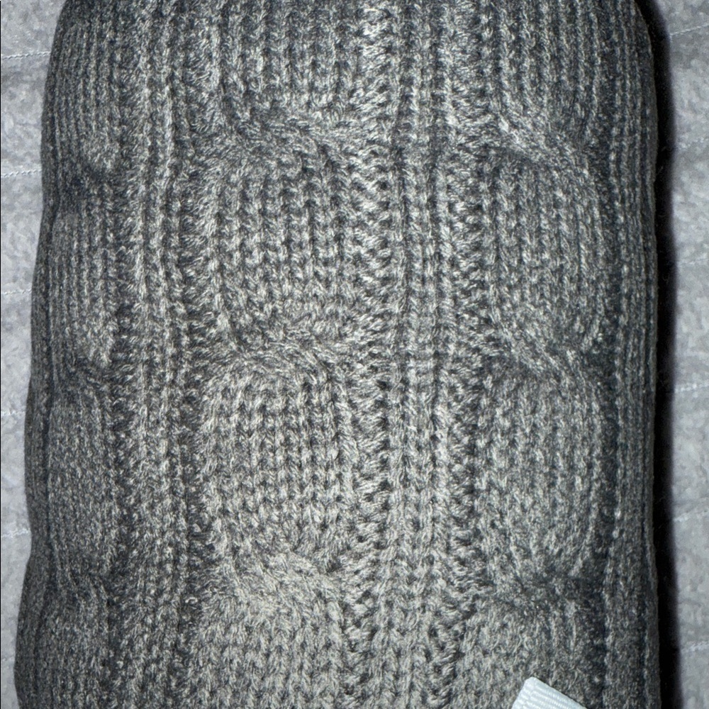 Elegant Gray Cable Knit Throw Blanket 50x60” - Picture 6 of 6